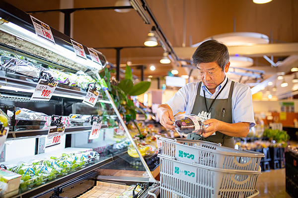 厳選した商品を、400品目以上取りそろえ01